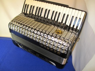 Hohner Atlantic 120 bass accordion in very good condition